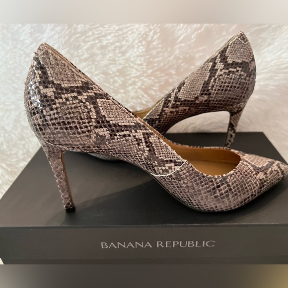 Banana Republic Madison-Nove Pumps - NWT - Picture 3 of 16